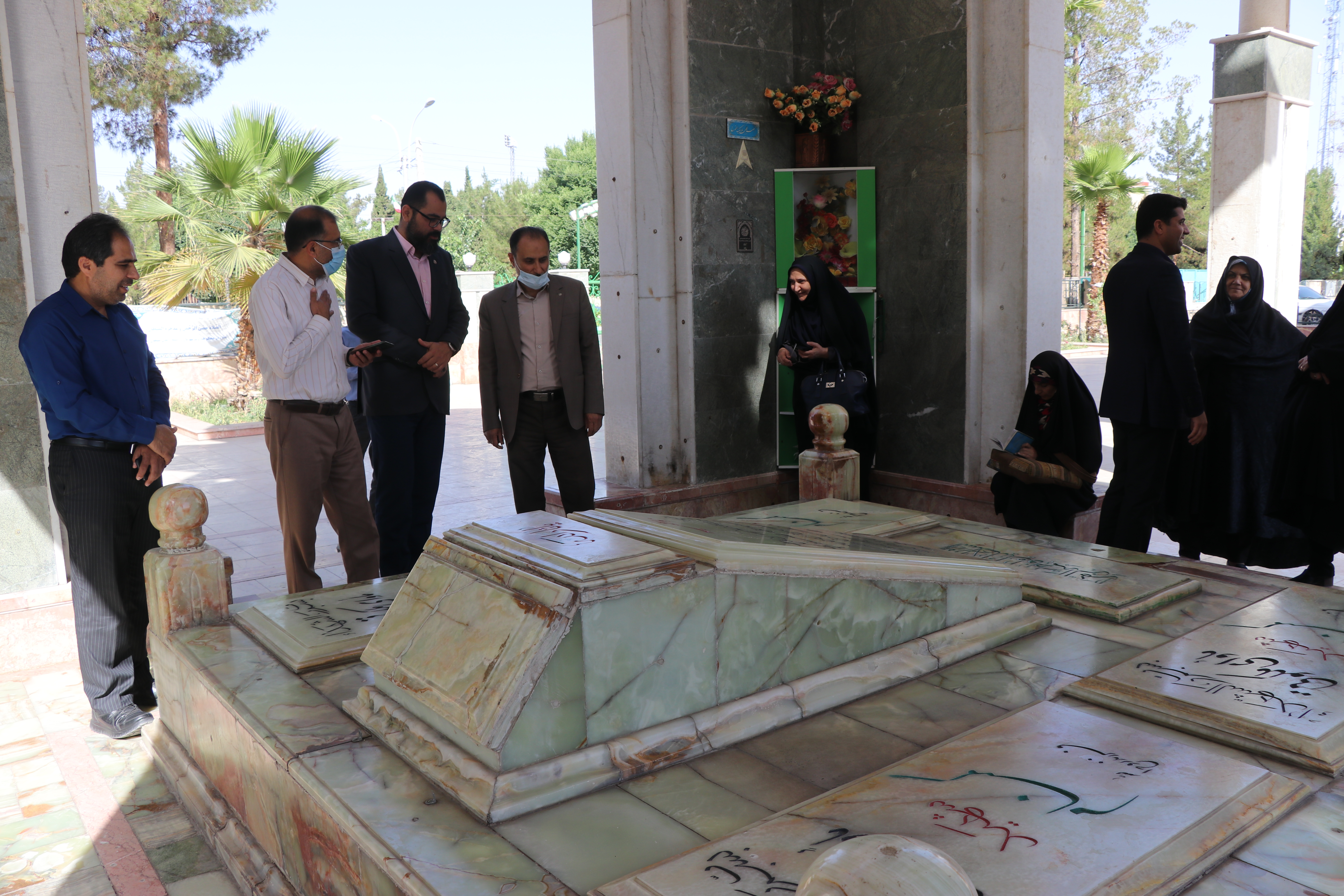 بازدید کارکنان بهزیستی از موزه دفاع مقدس کرمان