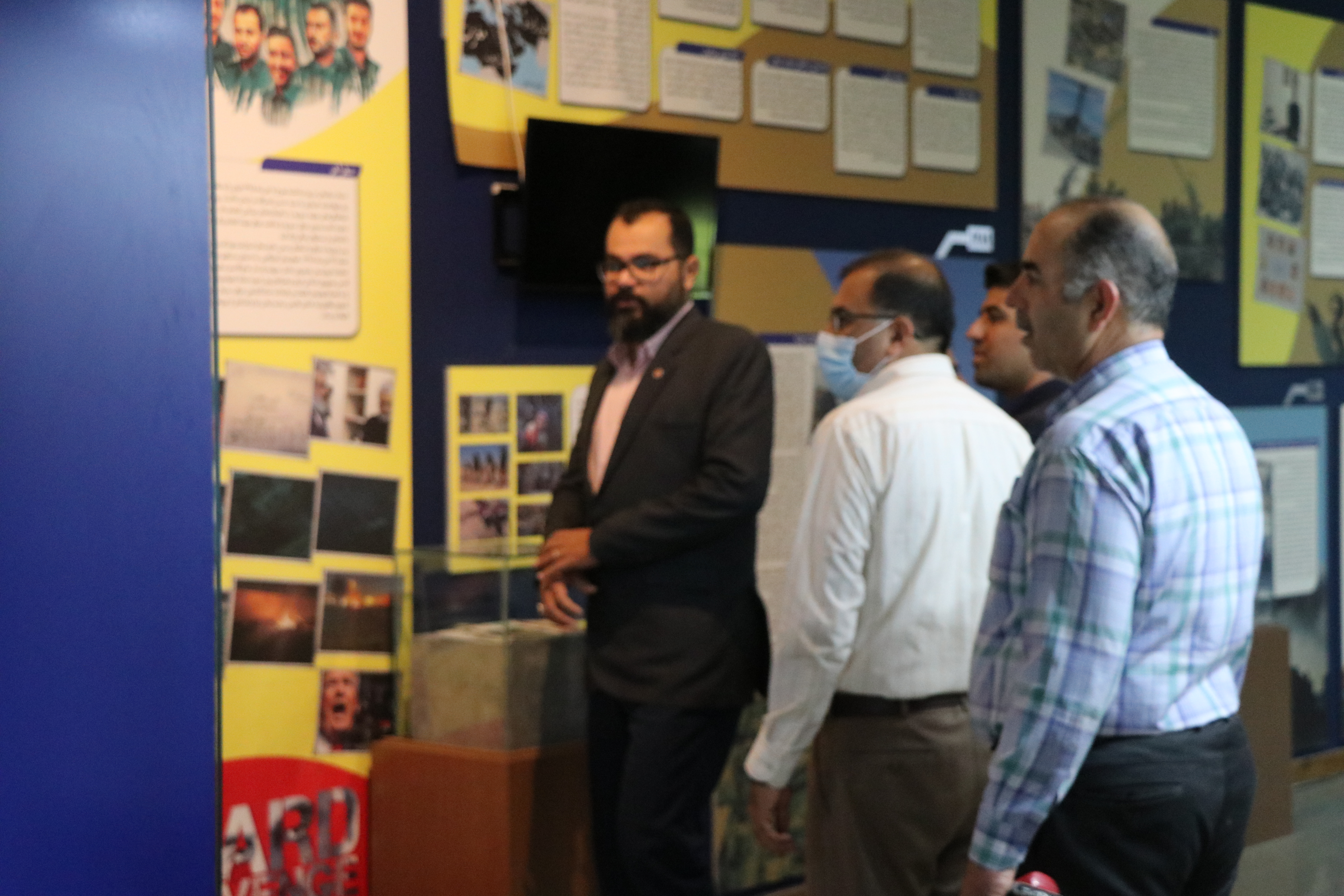 بازدید کارکنان بهزیستی از موزه دفاع مقدس کرمان