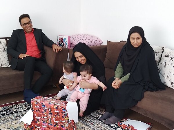 شهرضا | گرامیداشت روز دختر در کنار خانواده های دارای دو قلوهای دختر