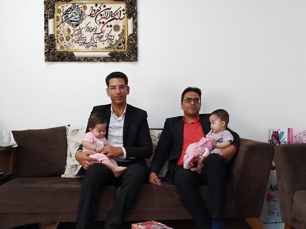 شهرضا | گرامیداشت روز دختر در کنار خانواده های دارای دو قلوهای دختر