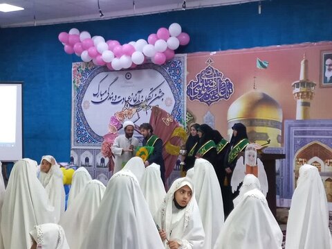 گزارش تصویری |جشن تکلیف دختران تحت پوشش بهزیستی شهرستان همدانبه همراه برگزاری نمایشگاه نقاشی با موضوع «نماز»
