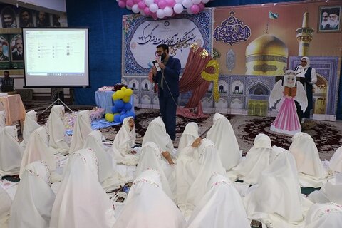 گزارش تصویری |جشن تکلیف دختران تحت پوشش بهزیستی شهرستان همدانبه همراه برگزاری نمایشگاه نقاشی با موضوع «نماز»