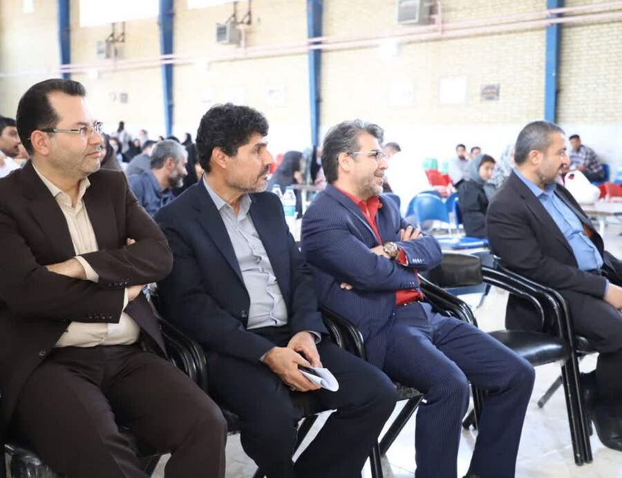 دیدار جمعی فرزندان مقیم مراکز شبه خانواده بهزیستی خراسان رضوی با والدین خود در زندان مرکزی مشهد