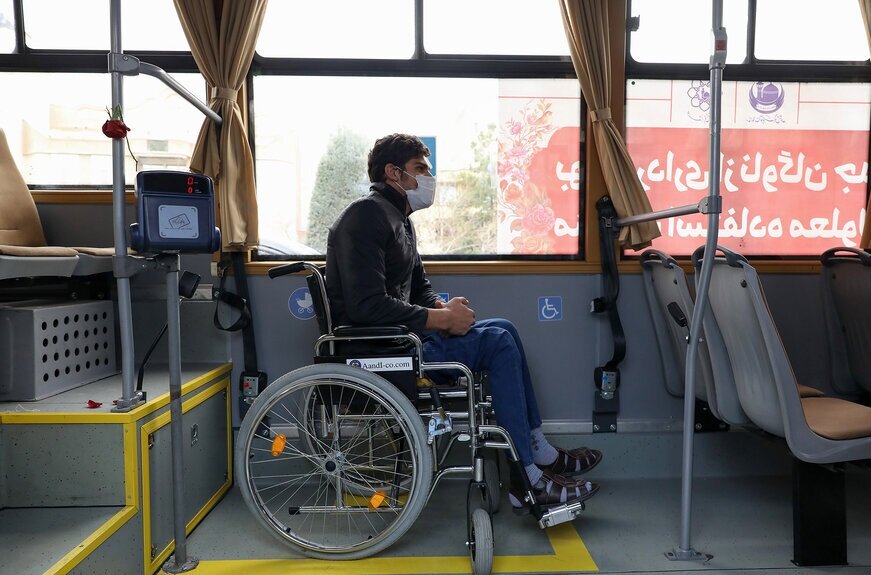 سبزوار | مناسب سازی ١۴ دستگاه اتوبوس شهری ویژه افراد دارای معلولیت در سبزوار