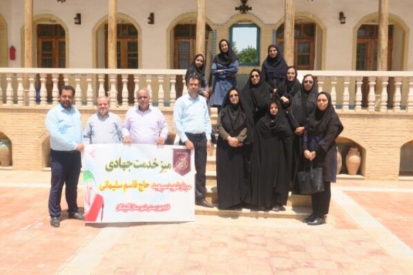 گلپایگان| برپایی میز خدمت جهادی در روستای سعید آباد