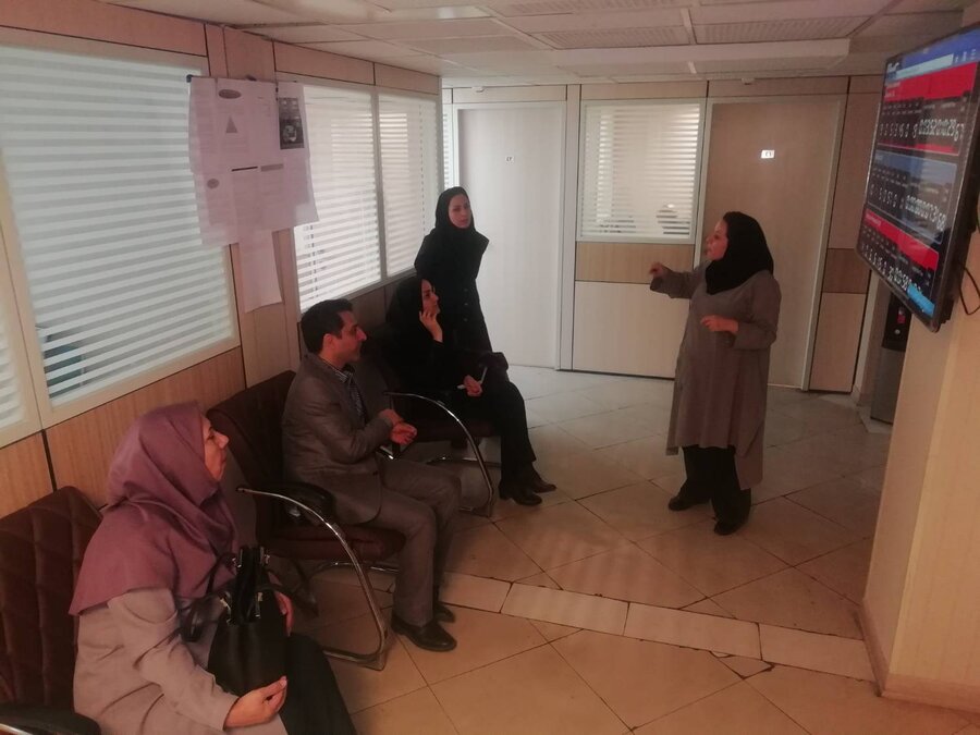بازدید سر زده معاون مشاوره و امور روانشناختی بهزیستی کشور از مرکز ۱۴۸۰ بهزیستی استان تهران