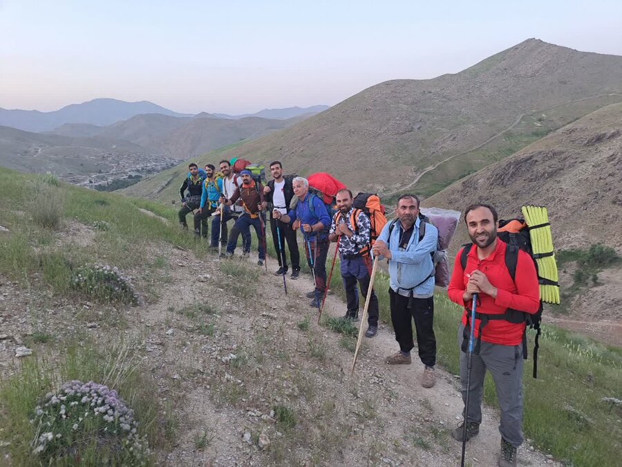 صعود کارکنان بهزیستی کرمانشاه به قله قولی زلیخا