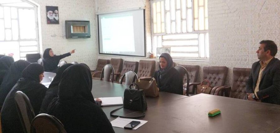 جلسه توجیهی تکمیل پرسشنامه هوشمند دفتر بانوان بهزیستی دشت آزادگان برگزار شد