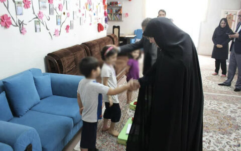گزارش تصویری | مدیرکل بهزیستی استان البرز به دیدار فرزندان مقیم در خانه کودک و نوجوان "دست مهربان مادر" رفت