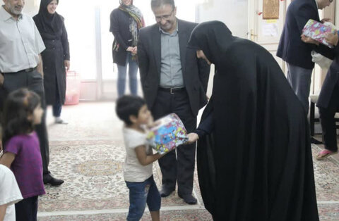 گزارش تصویری | مدیرکل بهزیستی استان البرز به دیدار فرزندان مقیم در خانه کودک و نوجوان "دست مهربان مادر" رفت