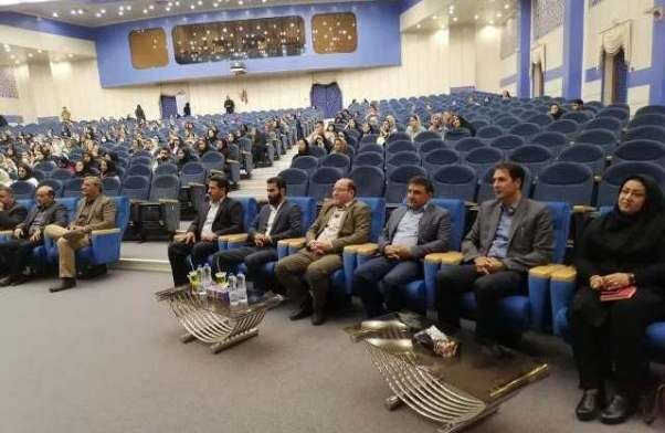 نجف آباد| تجلیل از رئیس بهزیستی شهرستان در همایش توسعه و بهبود مشاغل خانگی
