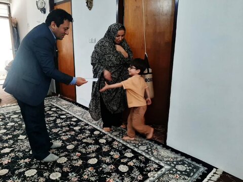رضوانشهر | دیدار رئیس اداره بهزیستی شهرستان رضوانشهر با خانواده دارای فرزند چندقلو