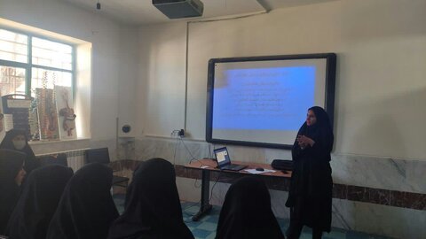 برگزاری دوره های مشاوره ای و آموزشی در میان دانش آموزان دخترشهرستان نرماشیر