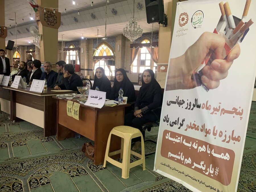 پاکدشت| میز خدمت بهزیستی در نماز جمعه برپا شد