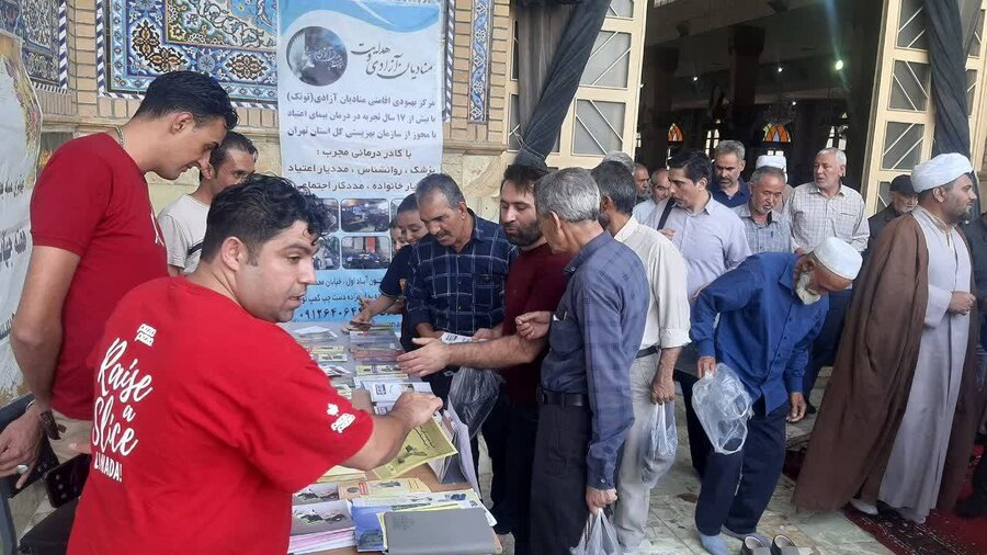 پاکدشت| میز خدمت بهزیستی در نماز جمعه برپا شد