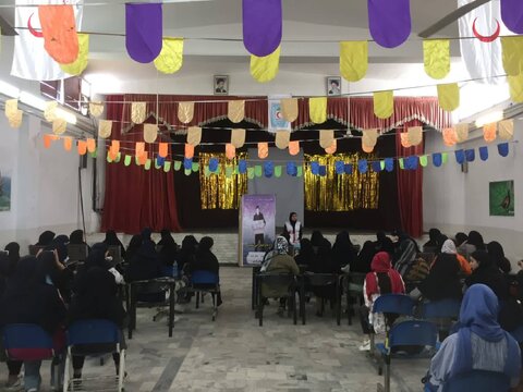 فومن | برگزاری دوره آموزشی و آگاهسازی پیشگیری از اعتیاد ویژه جمعیت داوطلبین هلال احمر در فومن
