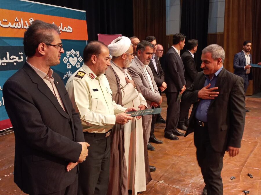 تقدیر استاندار از مدیرکل بهزیستی استان کردستان
