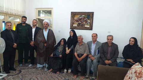 خمام | دیدار مدیرکل بهزیستی گیلان با خانواده شهید " روح الله سالخورده " در شهرستان خمام