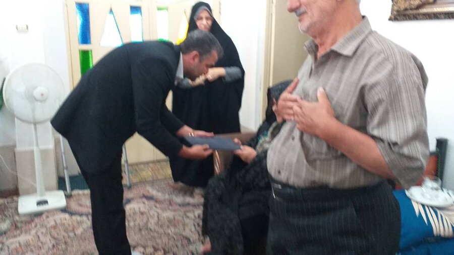 خمام | دیدار مدیرکل بهزیستی گیلان با خانواده شهید " روح الله سالخورده " در شهرستان خمام