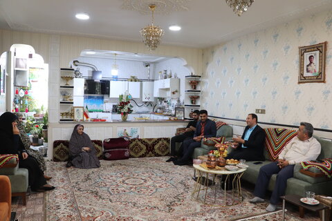 گزارش تصویری| بازدید از خانواده شهید نوروزی