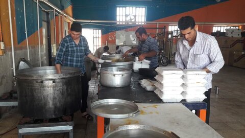 تهیه و توزیع غذای گرم به‌مناسبت عیدغدیر در قصرشیرین