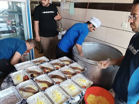 تویسرکان|تهیه و توزیع ۱۷۰ پرس غذا بین خانواده‌های تحت پوشش بهزیستی در روز عید غدیر