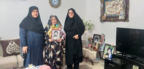 تنکابن |دیدار رئیس اداره بهزیستی شهرستان تنکابن با همسر شهید سیداحمد حسینی