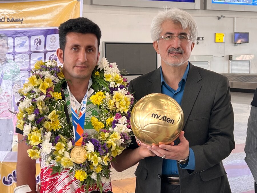 مراسم استقبال از ورزشکار عضو تیم ملی والیبال نشسته با حضور مدیر کل و معاون توانبخشی بهزیستی فارس
