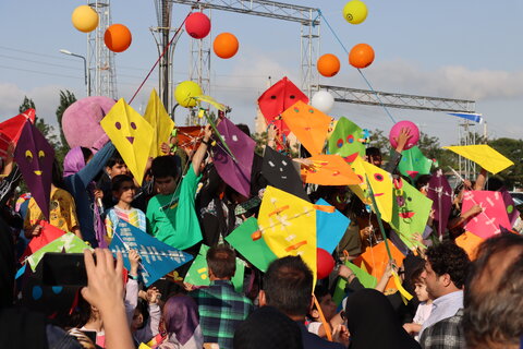 گزارش تصویری| برگزاری جشنواره باد بادک ها در اردبیل
