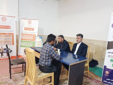 گزارش تصویری| میزخدمت بهزیستی استان زنجان در نماز جمعه برگزار شد