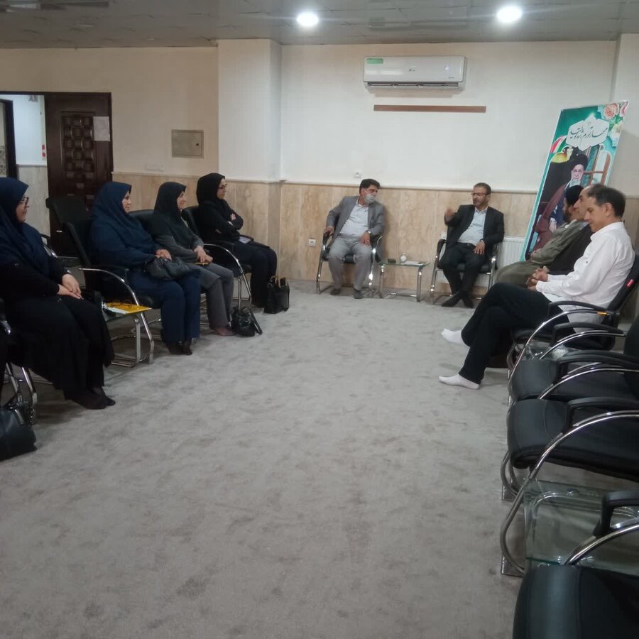 نشست صمیمانه با امام جمعه محمدشهر