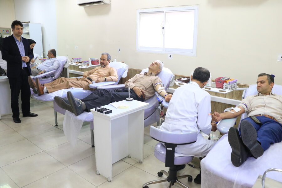 اهدای خون مدیرکل و کارکنان بهزیستی گیلان اهدای خون مدیرکل و کارکنان بهزیستی گیلان