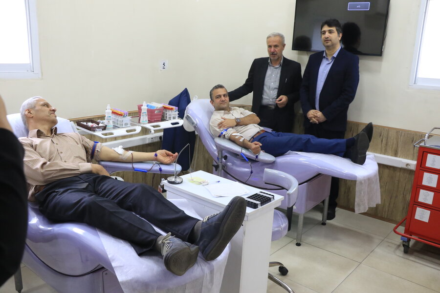اهدای خون مدیرکل و کارکنان بهزیستی گیلان اهدای خون مدیرکل و کارکنان بهزیستی گیلان