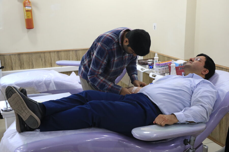 اهدای خون مدیرکل و کارکنان بهزیستی گیلان اهدای خون مدیرکل و کارکنان بهزیستی گیلان