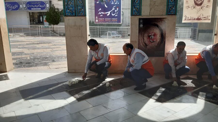 شهریار| برگزاری مراسم غبار روبی و عطر افشانی گلزار شهدا به مناسبت آغاز هفته بهزیستی