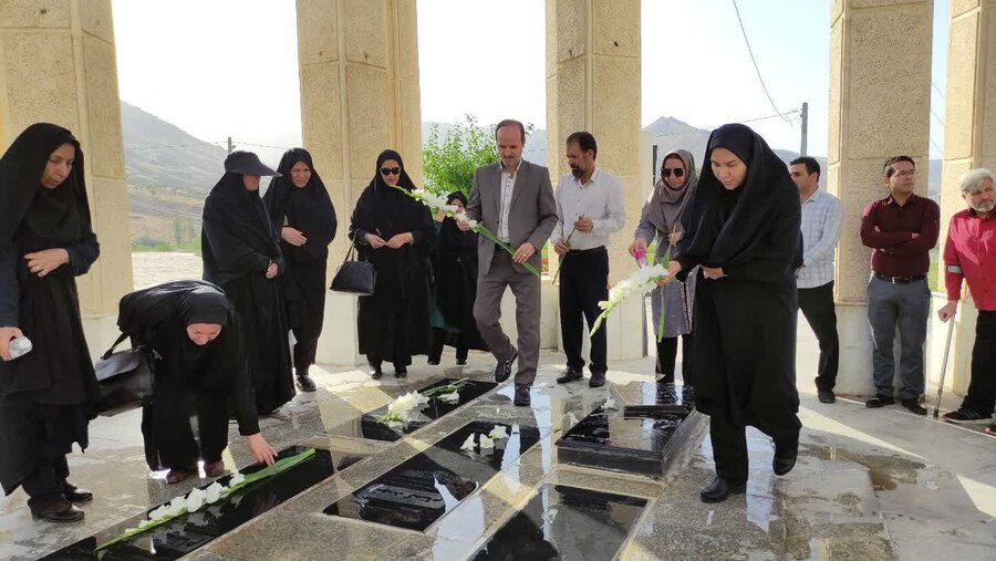 تویسرکان| از مراسم غبارروبی گلزار شهدای گمنام