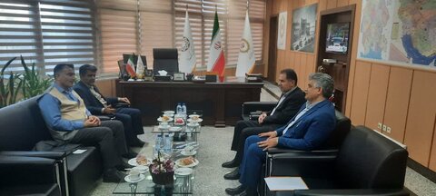 مدیرکل بهزیستی استان خوزستان با مدیر شعب بانک ملی  دیدار کرد