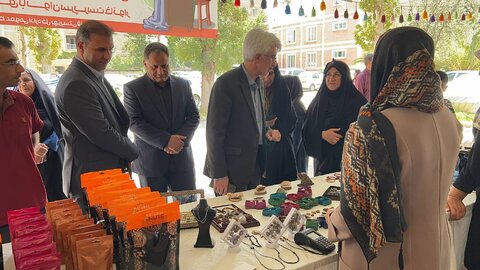 گزارش تصویری|برپایی نمایشگاه توانمندی ها و محصولات تولیدی گروه های همیار و خودیار بانوان در محل اداره کل بهزیستی فارس