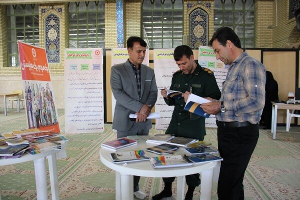 بویین میاندشت| استقرار میز خدمت و نمایشگاه فعالیت های بهزیستی در مصلی
