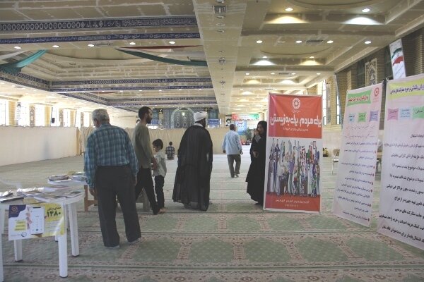 بویین میاندشت| استقرار میز خدمت و نمایشگاه فعالیت های بهزیستی در مصلی