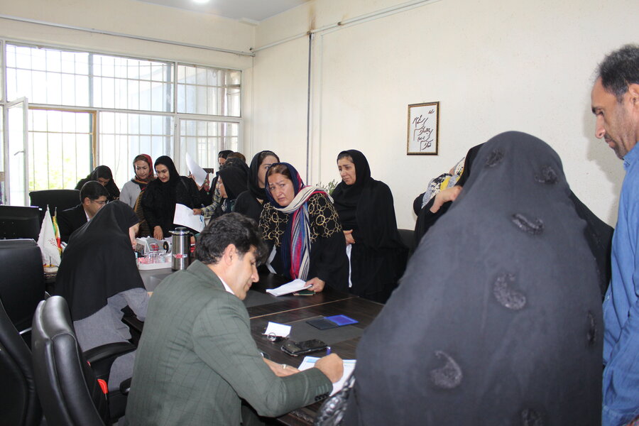 ازدحام گسترده مردم در میز ارتباطات مردمی بهزیستی استان