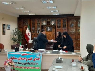 لاهیجان | برگزاری آیین تحویل کلید منازل مسکونی مددجویان بهزیستی در فرمانداری شهرستان لاهیجان