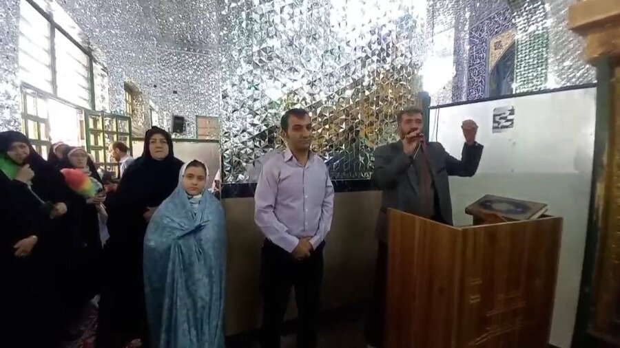 فیروزکوه | غبار روبی آرامگاه آستان امام زاده اسماعیل (ع) در هفته بهزیستی