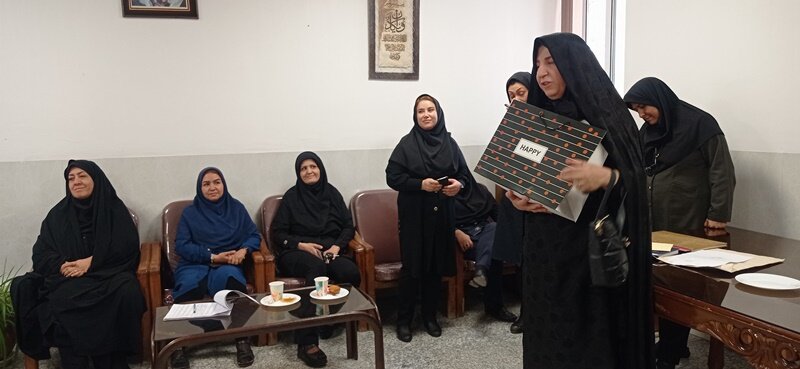 اصفهان| اهدای  ویلچر به مددجویان نیازمند و دارای شرایط هفته بهزیستی