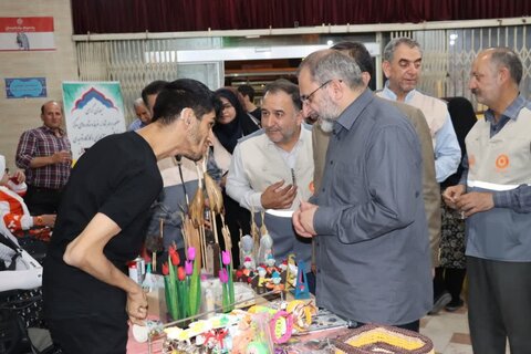 گزارش تصویری ا بازدید استاندار و معاونین  از نمایشگاه توانمندی‌های هنری مددجویان بهزیستی استان مرکزی