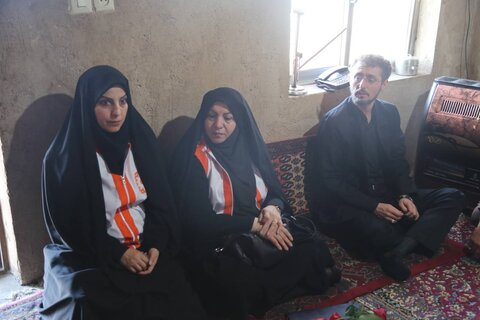 دیدار مدیرکل کمیته امداد و مدیرکل بهزیستی مازندران با خانواده شهید رضا قلی قلیان در روستای خالخیل ساری