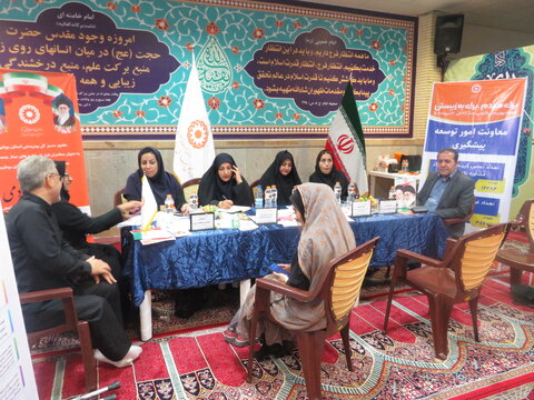 گزارش تصویری /ِ استقرار میز ارتباطات مردمی بهزیستی اداره کل بهزیستی استان بوشهر در مصلی و سخنرانی مدیرکل پیش از خطبه ها