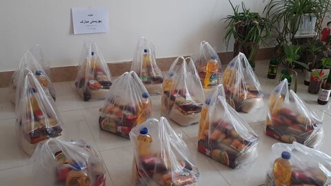 گزارش تصویری| اهدای بسته غذایی به مددجویان تحت پوشش ملکان