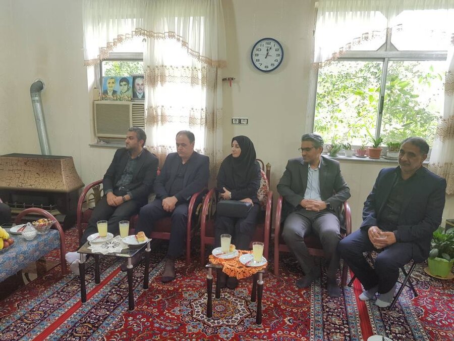 فومن | دیدار مدیرکل بهزیستی گیلان با خانواده شهید " عنایت الله محمدی" در شهرستان فومن