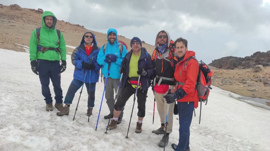 مددکاران زاگرس بر قله سبلان